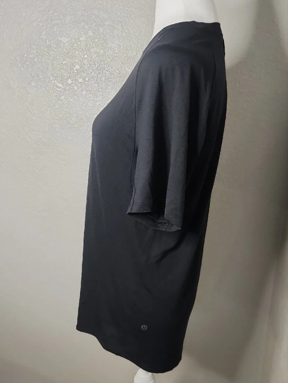 Lululemon Women's Black Crew Neck Short Sleeve High Low Top